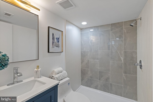 2318 Cloville Ave, Baltimore, MD 21214 - full bathroom with vanity, toilet, tiled shower, and recessed lighting