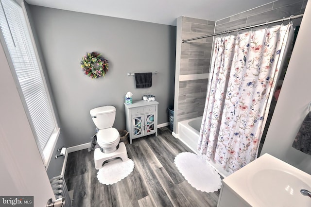 310 E S St, York, PA 17403 - full bath featuring toilet, shower / bath combination with curtain, wood finished floors, and baseboards