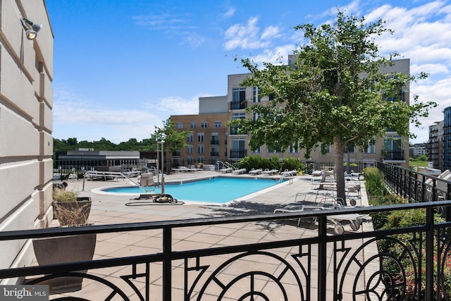 155 Potomac Psge Unit 809, Oxon Hill, MD 20745 - community pool with a patio area