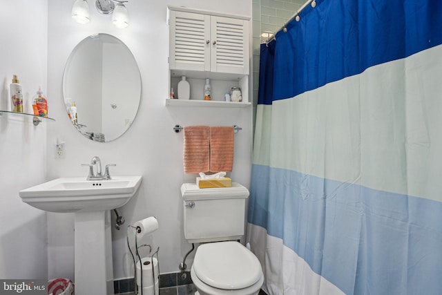 700 Avondale Rd Unit Ph-12, Wallingford, PA 19086 - bathroom featuring toilet and curtained shower