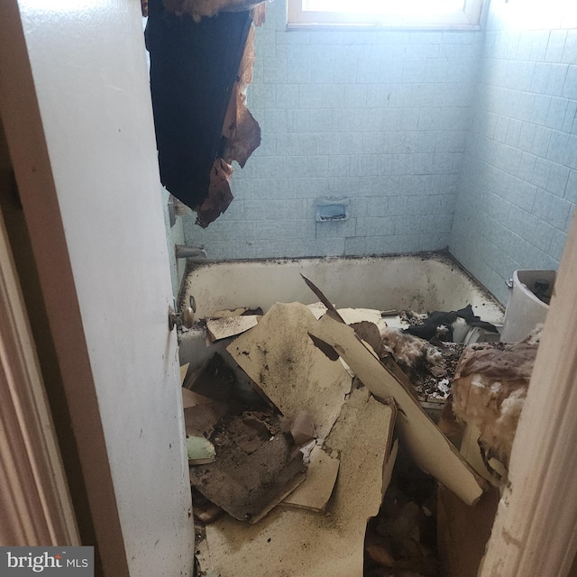 2513 Iverson St, Temple Hills, MD 20748 - bathroom featuring a bath
