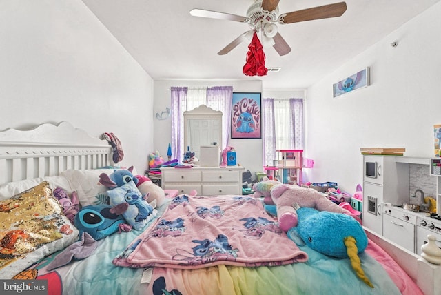 361 Union St, Trenton, NJ 08611 - bedroom with ceiling fan