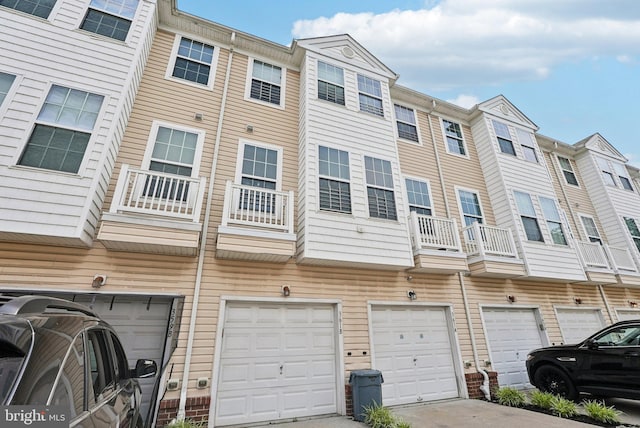 361 Union St, Trenton, NJ 08611 - rear view of property with a garage