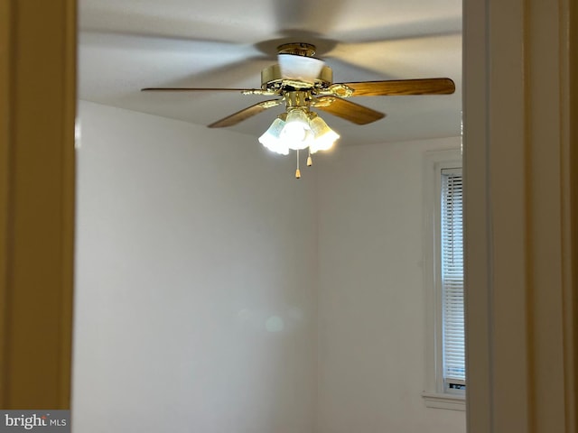 4304 Oakmont St, Philadelphia, PA 19136 - detailed view of ceiling fan