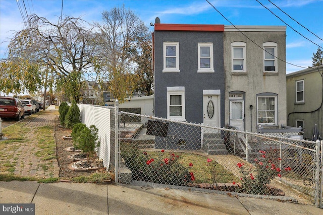 542 S 12th St, Reading, PA 19602 - multi unit property featuring a fenced front yard and stucco siding