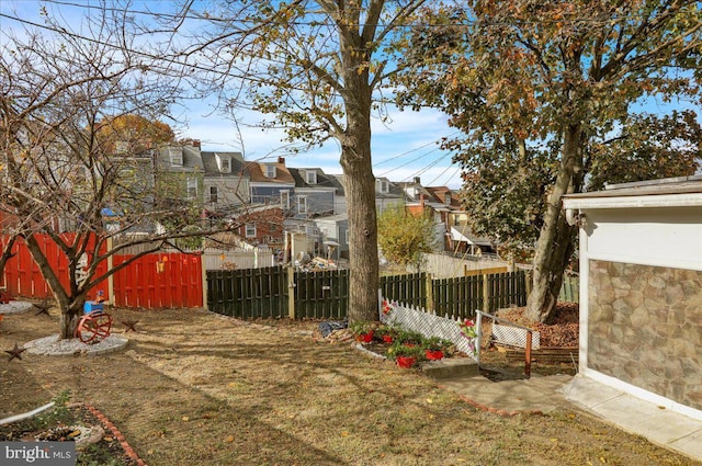 542 S 12th St, Reading, PA 19602 - view of yard featuring a residential view
