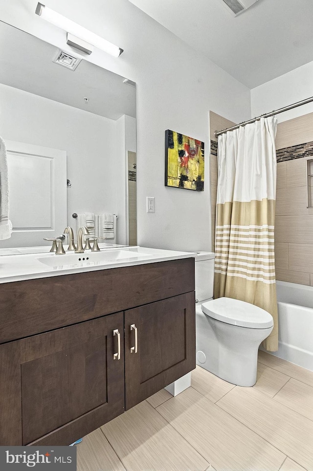 41 W Lemon St Unit 505, Lancaster, PA 17603 - full bath featuring vanity, toilet, and shower / tub combo with curtain