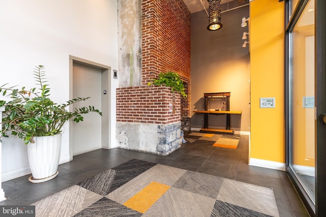 41 W Lemon St Unit 505, Lancaster, PA 17603 - reception area with a towering ceiling