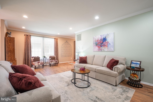 3599 Sutherland Ct, Warrenton, VA 20187 - living room featuring ornamental molding, wood finished floors, baseboards, and recessed lighting