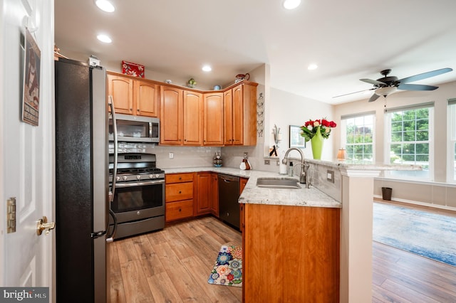 3599 Sutherland Ct, Warrenton, VA 20187 - kitchen featuring stainless steel appliances, a sink, a peninsula, light wood finished floors, and recessed lighting