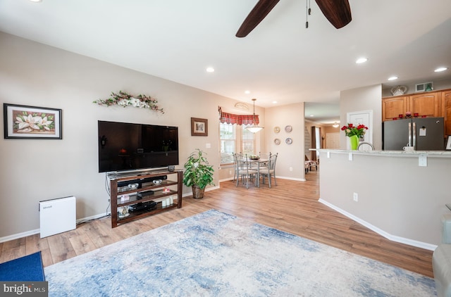 3599 Sutherland Ct, Warrenton, VA 20187 - living area featuring ceiling fan, light wood-type flooring, baseboards, and recessed lighting