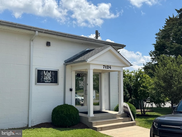 3599 Sutherland Ct, Warrenton, VA 20187 - view of exterior entry with concrete block siding