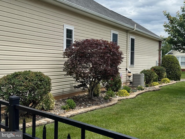 3599 Sutherland Ct, Warrenton, VA 20187 - view of side of property with central AC unit, a yard, and roof with shingles