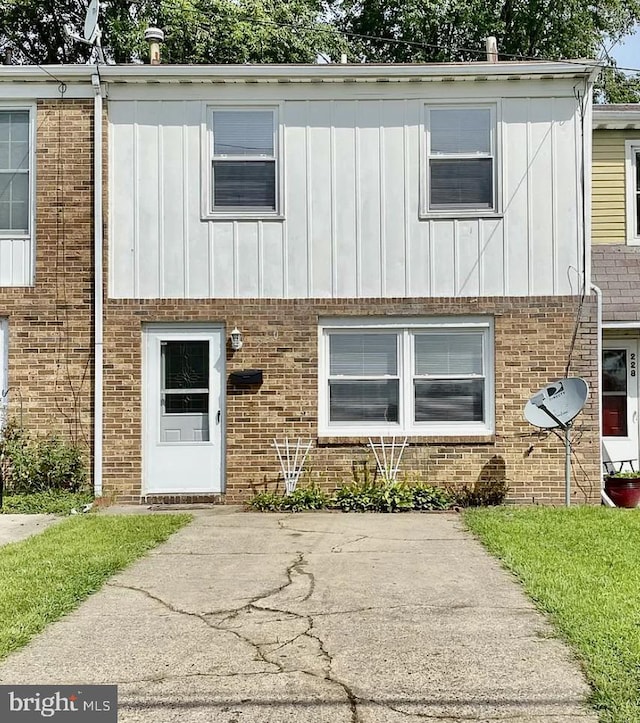 230 W Federal St, Burlington, NJ 08016 - multi unit property with board and batten siding and brick siding