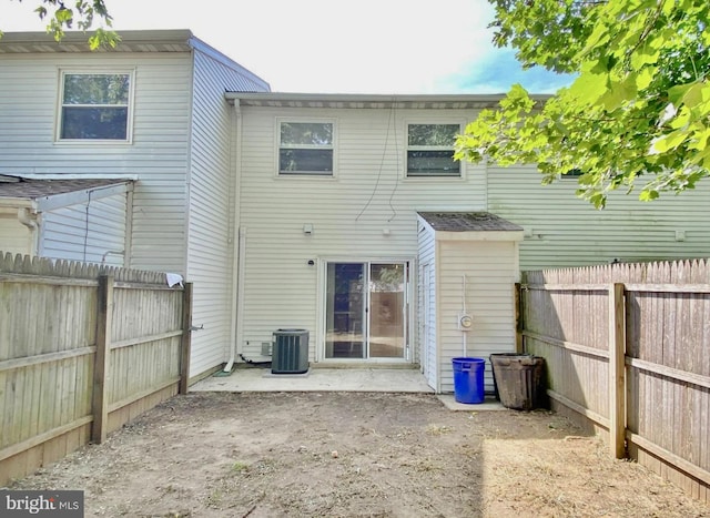 230 W Federal St, Burlington, NJ 08016 - rear view of house featuring cooling unit and a fenced backyard