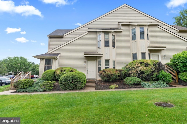 1206 Barry Ct, Southampton, PA 18966 - view of front of home with a front lawn