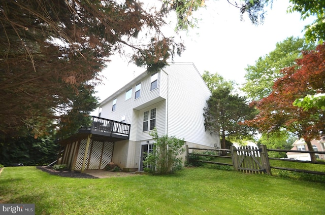 6385 Hunters Crossing Ct, Eldersburg, MD 21784 - rear view of property featuring a deck