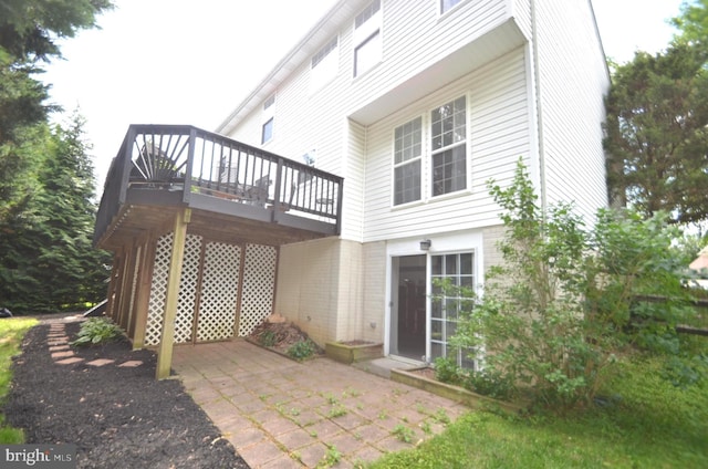 6385 Hunters Crossing Ct, Eldersburg, MD 21784 - rear view of property featuring a patio and a wooden deck