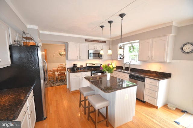 6385 Hunters Crossing Ct, Eldersburg, MD 21784 - kitchen featuring appliances with stainless steel finishes, a sink, white cabinetry, a center island, and crown molding