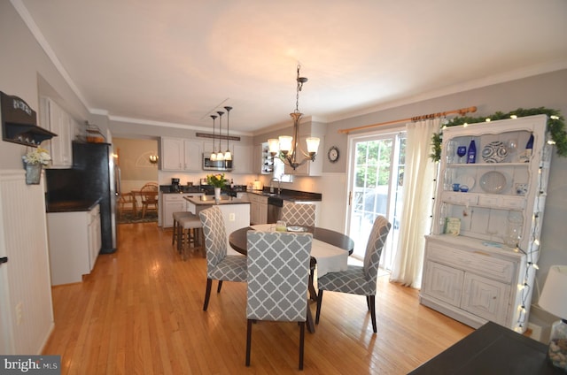 6385 Hunters Crossing Ct, Eldersburg, MD 21784 - dining room featuring ornamental molding, a chandelier, and light wood finished floors