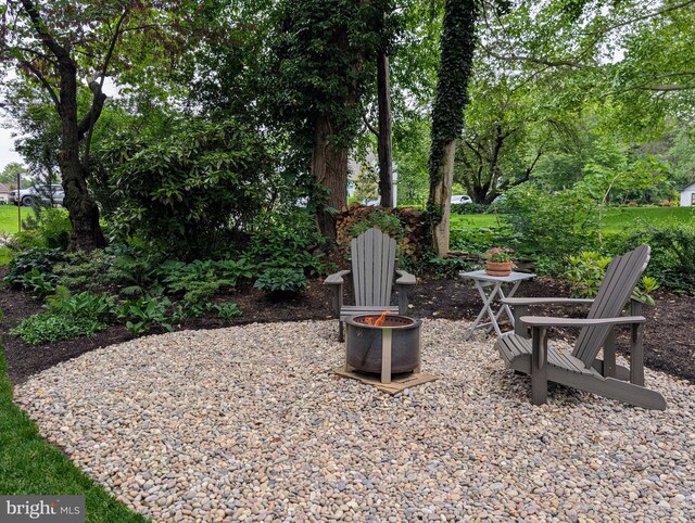 1598 Hollywood Dr, Lancaster, PA 17601 - view of yard featuring a fire pit