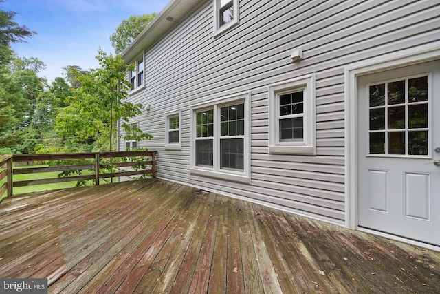 10401 Zion Dr, Fairfax, VA 22032 - view of wooden terrace