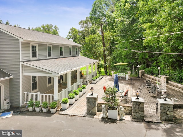 10401 Zion Dr, Fairfax, VA 22032 - covered porch with a patio area