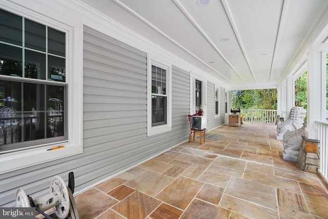 10401 Zion Dr, Fairfax, VA 22032 - view of covered porch