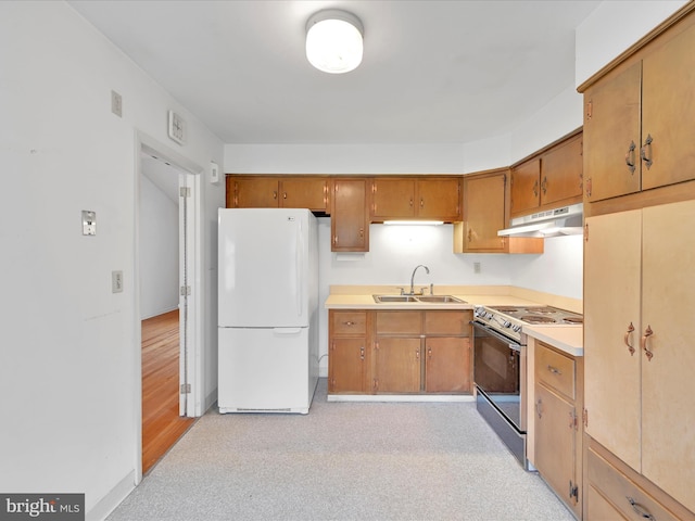 1122 Sheffield Dr, Berwyn, PA 19312 - kitchen featuring freestanding refrigerator, electric range, a sink, under cabinet range hood, and light countertops