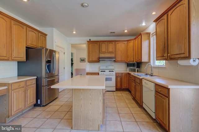 5 Pierce Rd, East Windsor, NJ 08520 - kitchen featuring stainless steel appliances, under cabinet range hood, a sink, backsplash, and recessed lighting