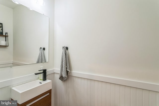 407 Salmon St, Philadelphia, PA 19125 - bathroom featuring vanity