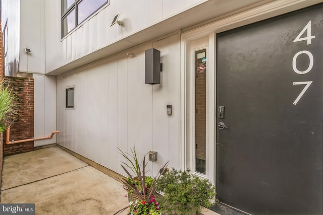 407 Salmon St, Philadelphia, PA 19125 - view of doorway to property