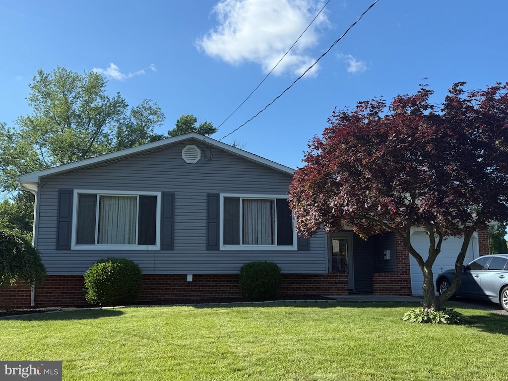18 Forrest Dr, Turnersville, NJ 08012 - view of front facade featuring a garage and a front yard