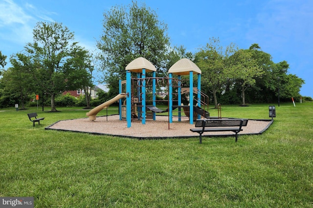 8385 Montgomery Run Rd Unit G, Ellicott City, MD 21043 - community play area with a yard