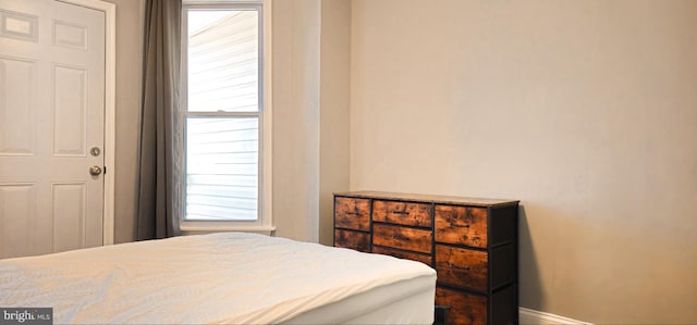 5E 27th St, Baltimore, MD 21218 - bedroom with baseboards
