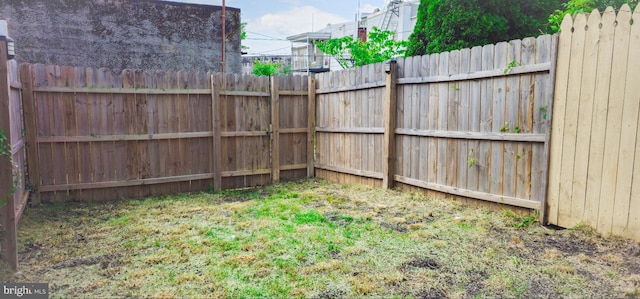 5E 27th St, Baltimore, MD 21218 - view of yard