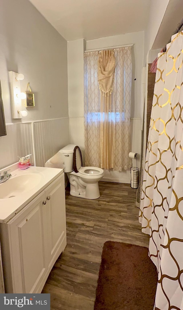 6412 N Sydenham St, Philadelphia, PA 19126 - full bath featuring vanity, wood finished floors, wainscoting, toilet, and a shower with curtain