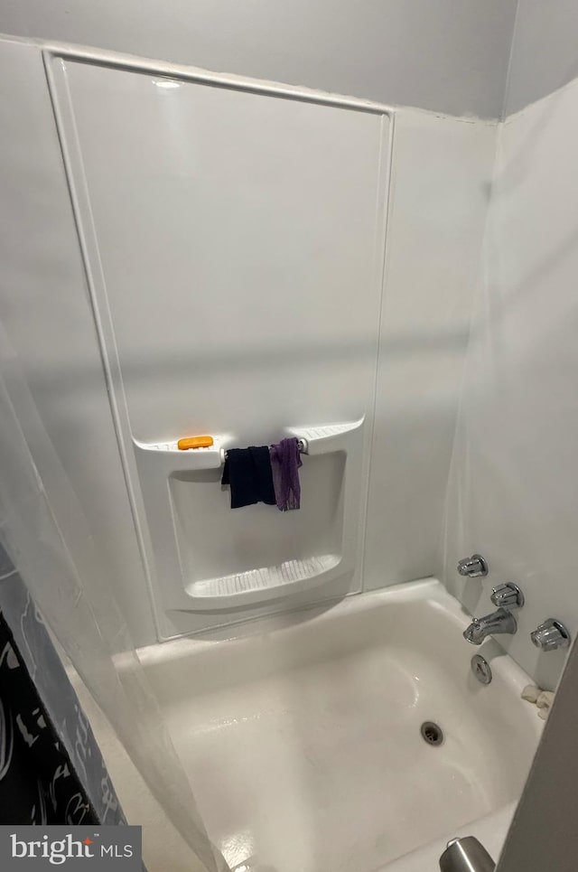 6412 N Sydenham St, Philadelphia, PA 19126 - full bathroom with washtub / shower combination