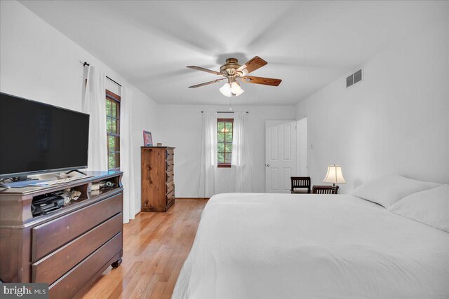 20 Laurel Dr, Tabernacle, NJ 08088 - bedroom featuring light wood-type flooring and a ceiling fan