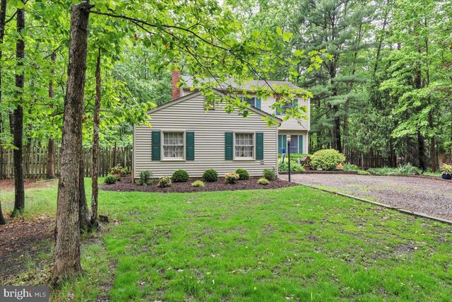 20 Laurel Dr, Tabernacle, NJ 08088 - view of front of property featuring driveway, a chimney, and a front yard