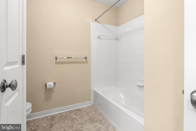 14039 Fox Hill Rd, Sparks, MD 21152 - full bathroom featuring toilet, shower / bathtub combination, and baseboards