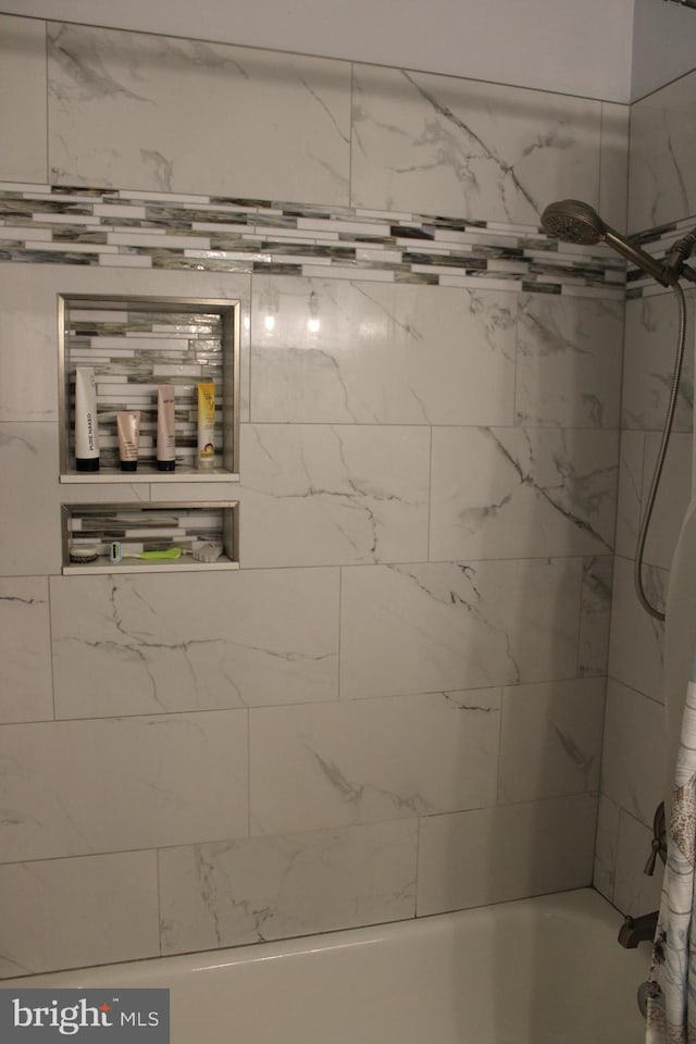 600 Moonglow Rd Unit 302, Odenton, MD 21113 - full bath with shower / bathtub combination with curtain