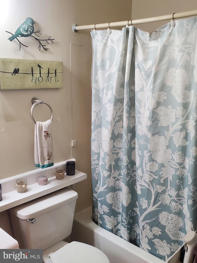 600 Moonglow Rd Unit 302, Odenton, MD 21113 - full bath featuring toilet and shower / bathtub combination with curtain