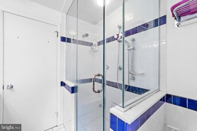 3 Vanderveer Dr, Lawrenceville, NJ 08648 - full bath with a shower stall