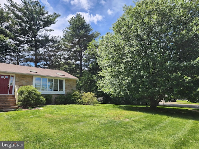 3 Vanderveer Dr, Lawrenceville, NJ 08648 - view of green lawn