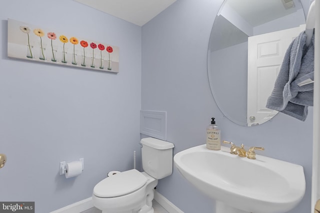 4320 Thomas Brigade Ln, Fairfax, VA 22033 - half bath featuring a sink, baseboards, and toilet