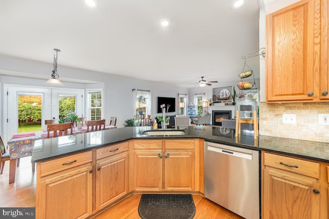 18 Basket Ct, Stafford, VA 22554 - kitchen with stainless steel dishwasher, a sink, a ceiling fan, decorative backsplash, and a peninsula