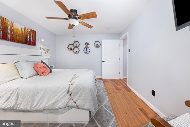18 Basket Ct, Stafford, VA 22554 - bedroom with wood finished floors, baseboards, and ceiling fan