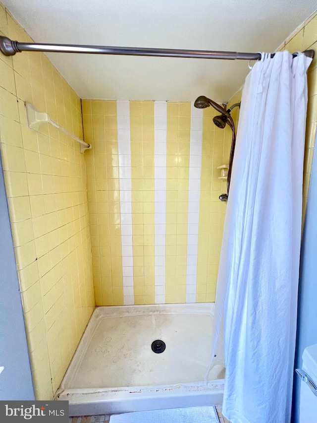 9939 Wingtip Rd, Philadelphia, PA 19115 - full bathroom with a stall shower