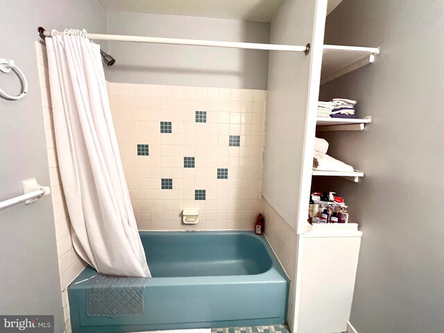 9939 Wingtip Rd, Philadelphia, PA 19115 - bathroom featuring shower / bathtub combination with curtain